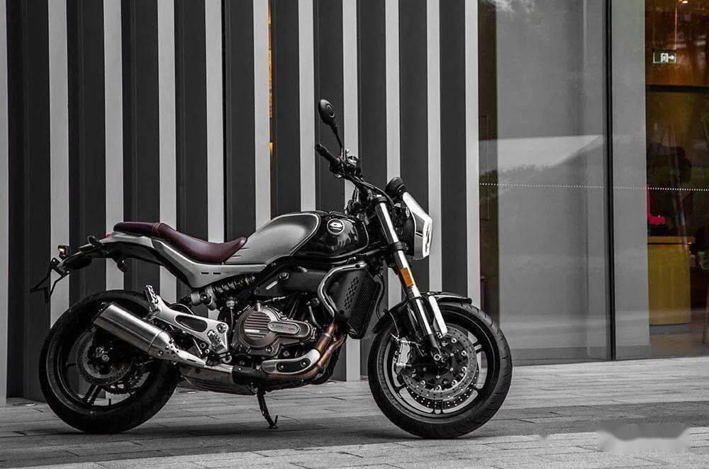 钱江推出全新cafe风格街车QJ MOTOR SRV 550 Roadster_搜狐汽车_搜狐网