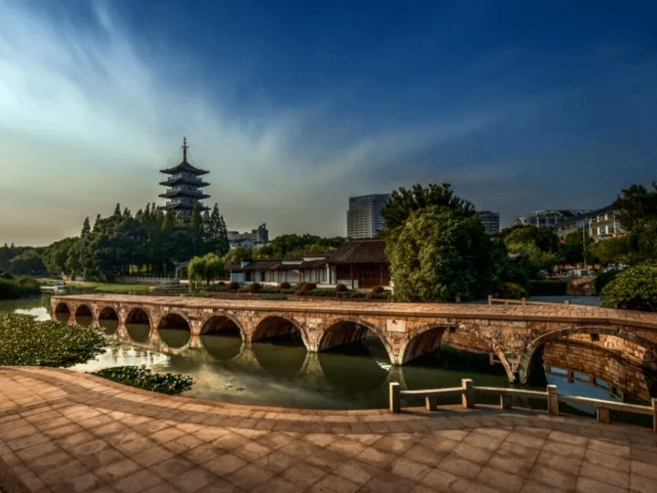 松陵鎮著力保護城市肌理,垂虹橋,泰安橋,李宅,新盛街十號,迎春茶樓等