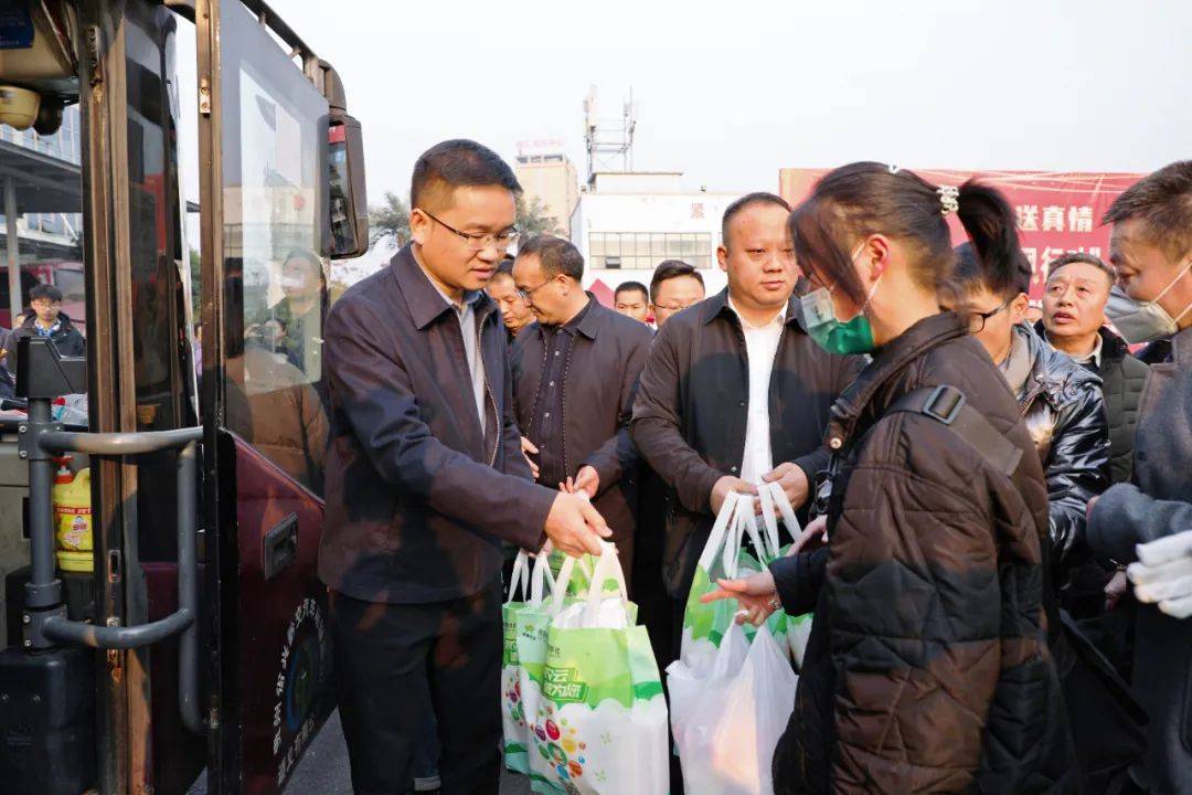 县委副书记,县长曾建祥出席仪式并致辞,县委常委,常务副县长方鸿主持