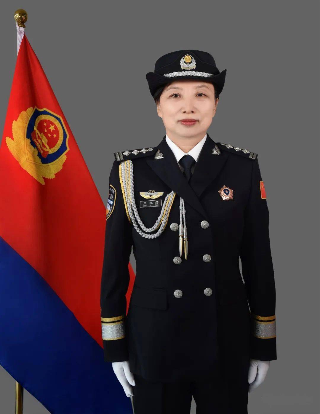 云卷雨舒他们的从警路上时光如梭,雄关如铁却无法改变他们对公安事业