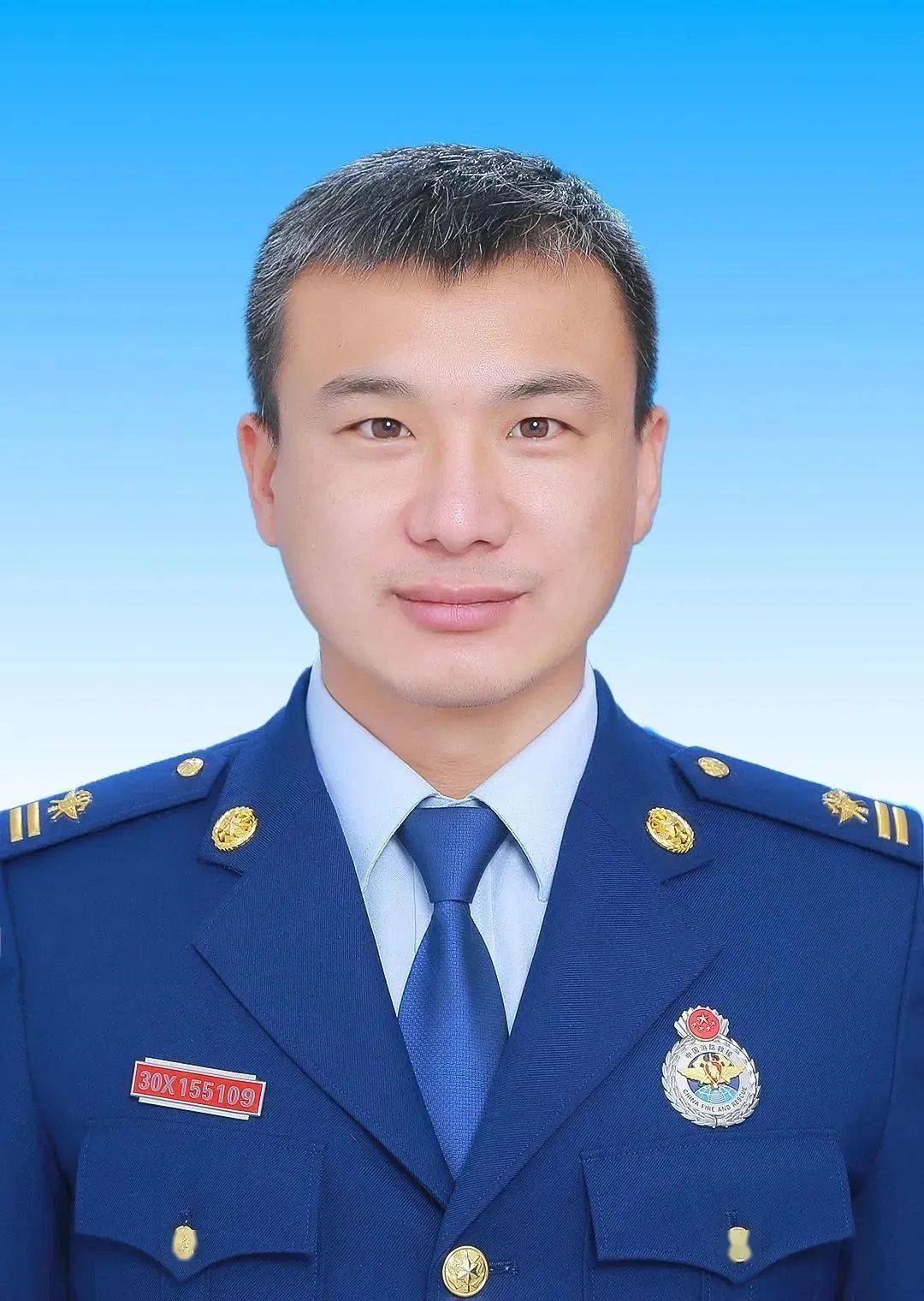 这位"红旗车驾驶员"不简单!_蔡江华_救援_车辆