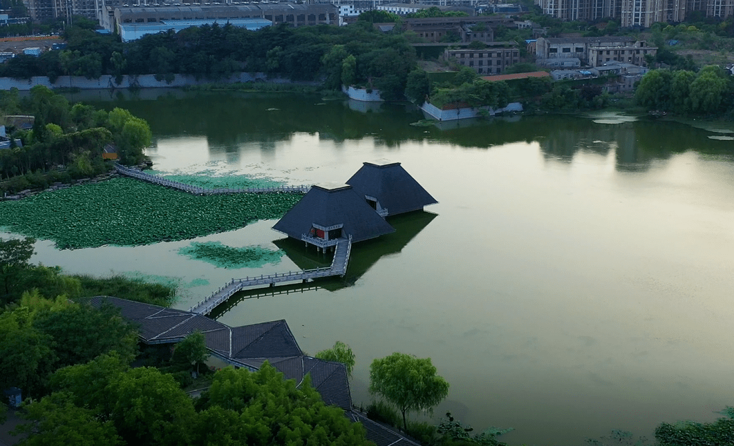 東起三環路,南至隴海線,西接京滬線,北迄駱駝山,地處徐州主城區,配套