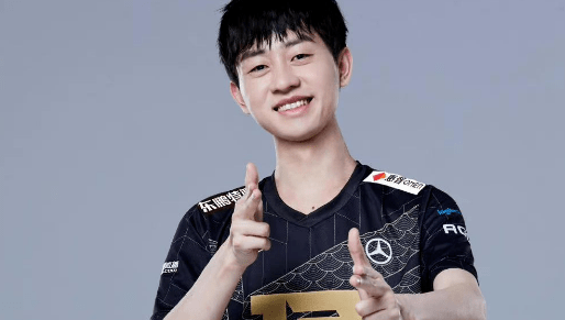 rng的救星来了,小明官宣续约!_比赛_辅助_gala