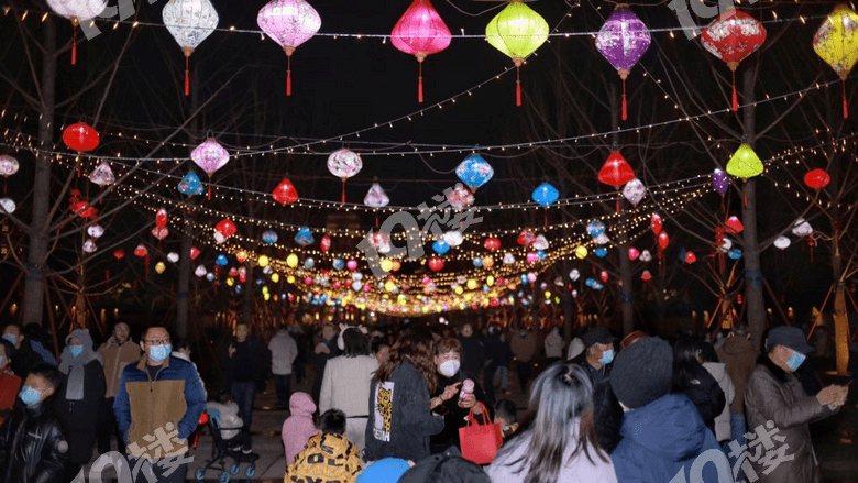 全城出动！昨晚嘉兴子城人山人海！地图一路飙红，寸步难行！连有轨电车都挤满了人！新塍、王江泾、海盐沈荡、桐乡...也热闹得不得了！