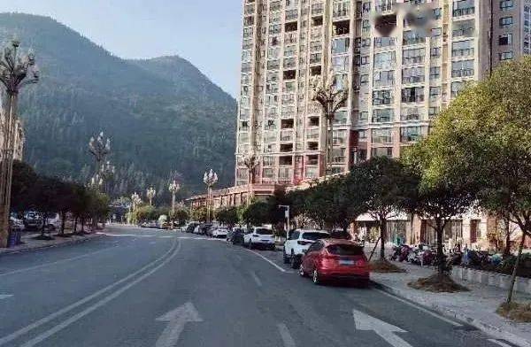 兴义这些路段路边停车位开始收费!_安置_沿河_城区