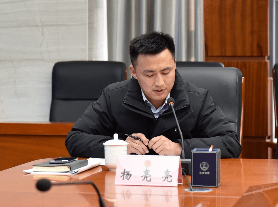 杨亮亮代表发言▲何庆云代表发言"11位代表共提出了26条建议,既有