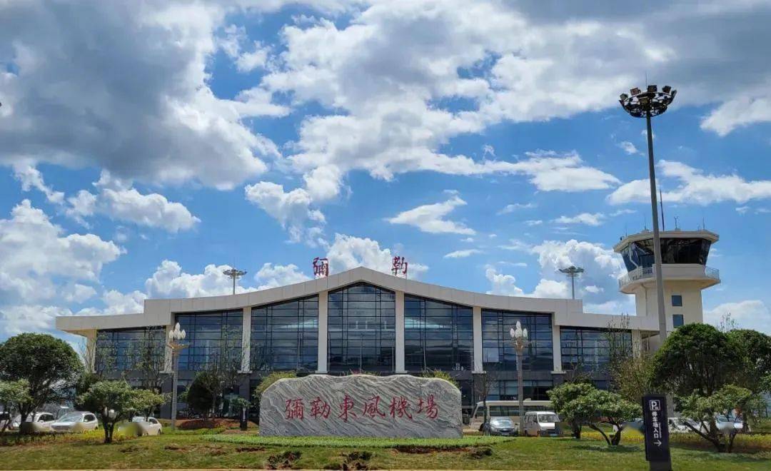 机场选址位于楚雄市子午镇白沙哨,距离楚雄市区直线距离约11km.