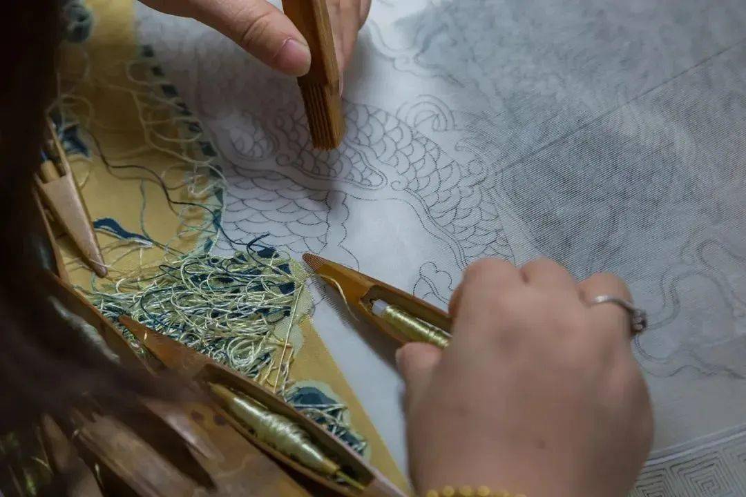 “一寸缂丝一寸金”,“一眼千年”的非遗时尚_工艺_中国_传统