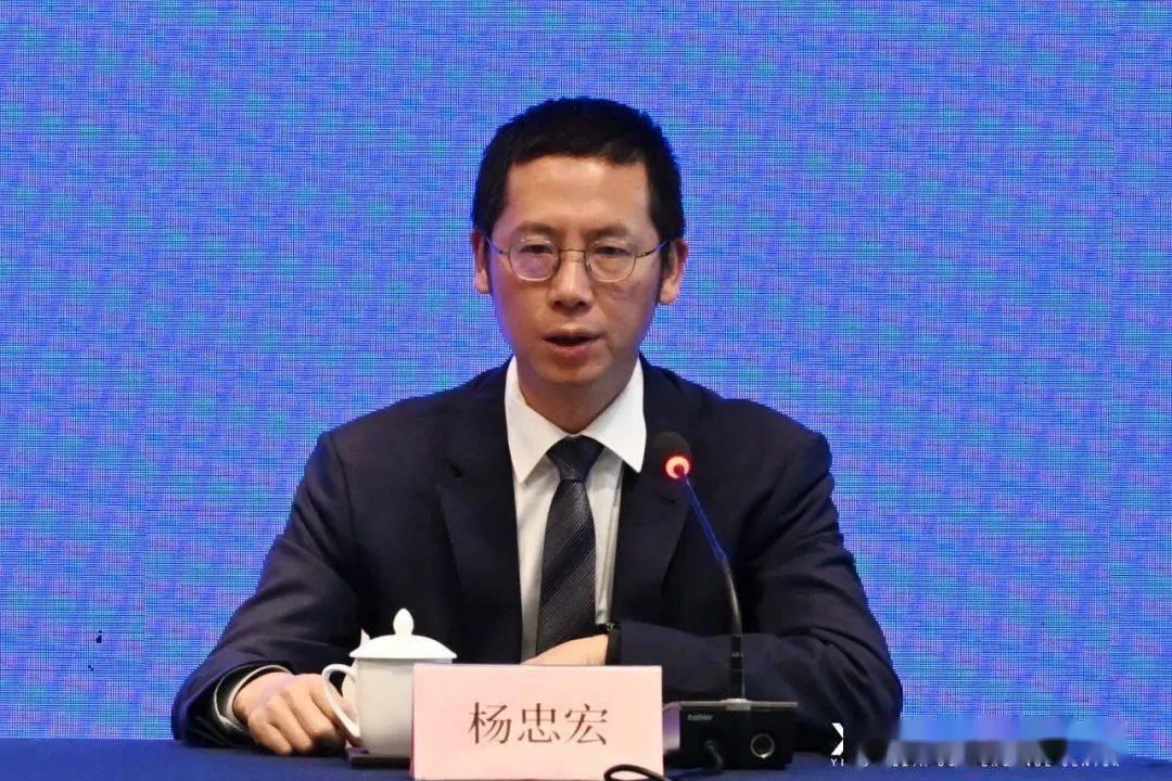 市商务局局长 杨忠宏:一直以来,义乌都把外贸放在经济发展的突出位置.