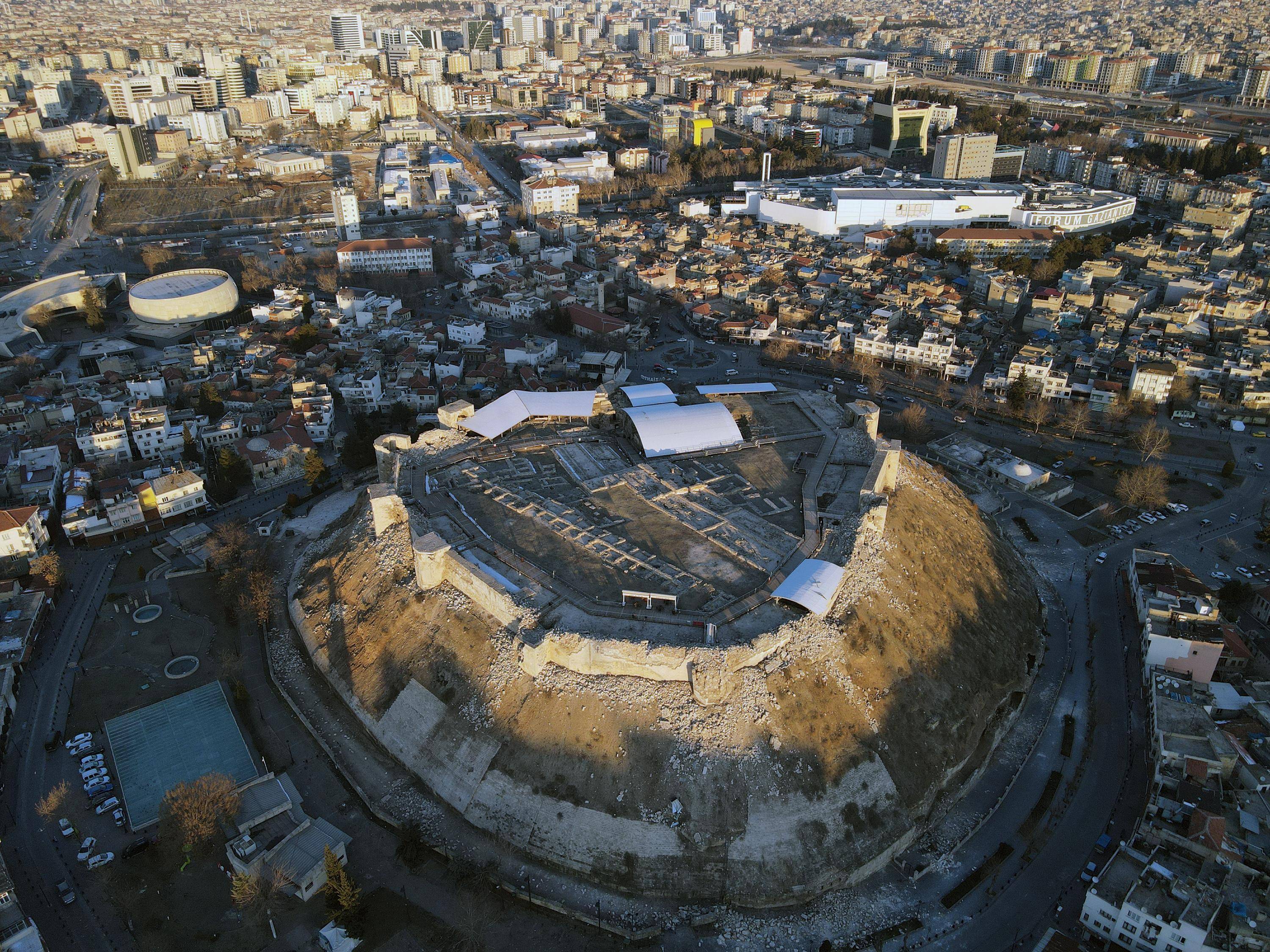 (国际)土耳其千年古堡遭地震损毁_泰普_穆斯塔法·卡亚_新华社