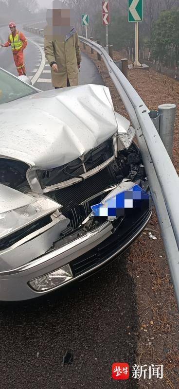 【视频】雨天路滑，高速公路匝道内变乱频发！南京交警发出重要提醒