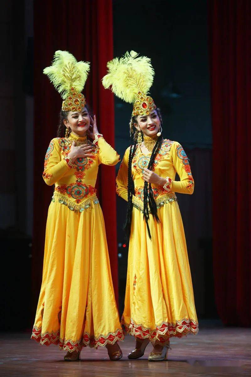 新疆歌舞团来宝坻演出了!_新疆和田地区_交流_文化