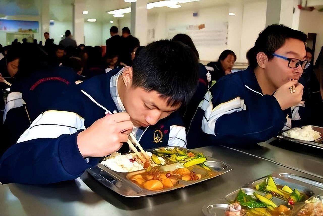 "13元午餐含泪赚11",重庆某中学食堂被曝价高量少,官方介入_检查_保障