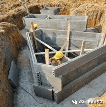 承台施工还能这样干?颠覆传统砖胎膜!_基坑_积水_工期