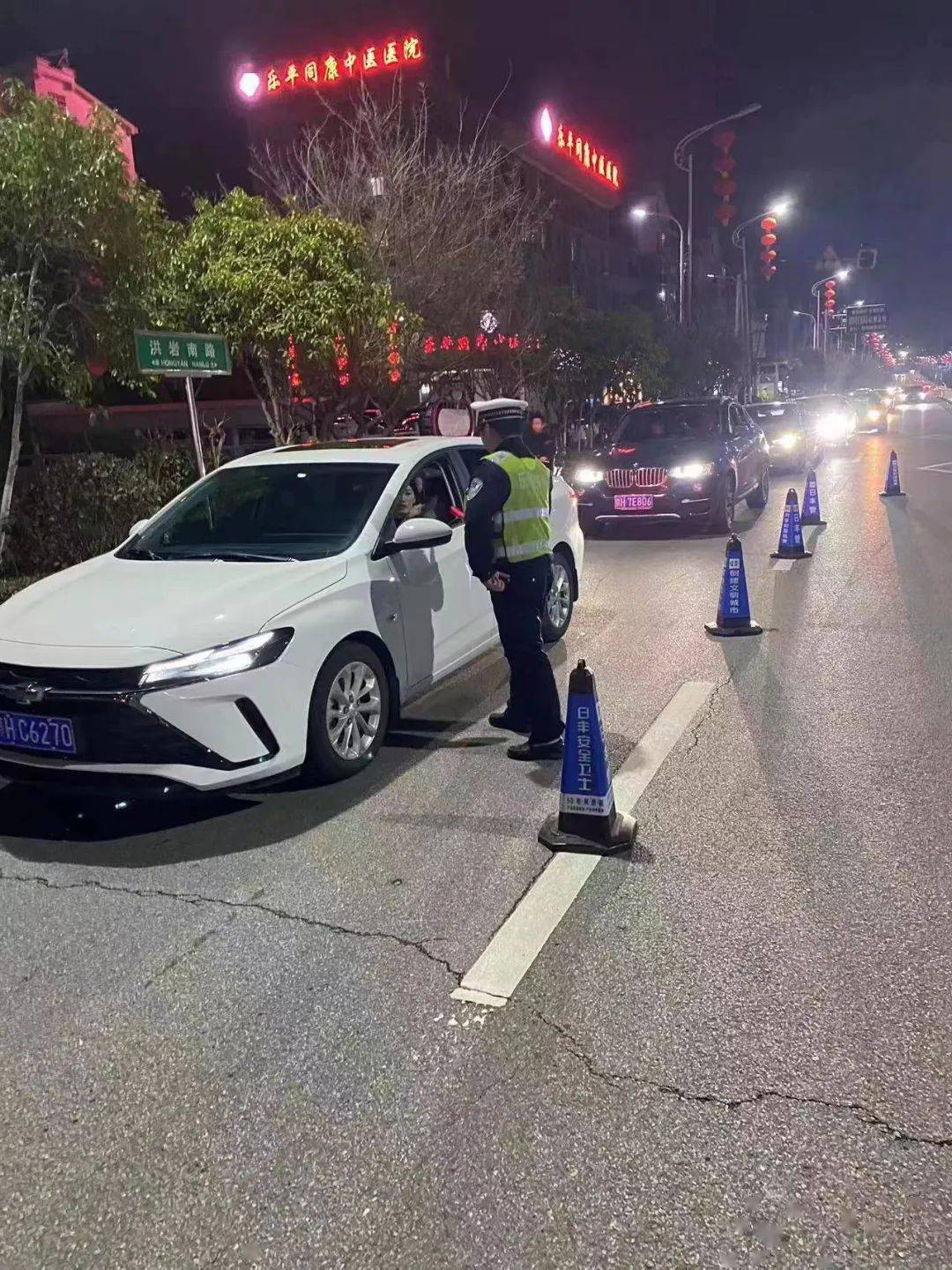 67乐平交警夜间严查酒驾现场,开车不喝酒!_彭某民_彭某焱_信息