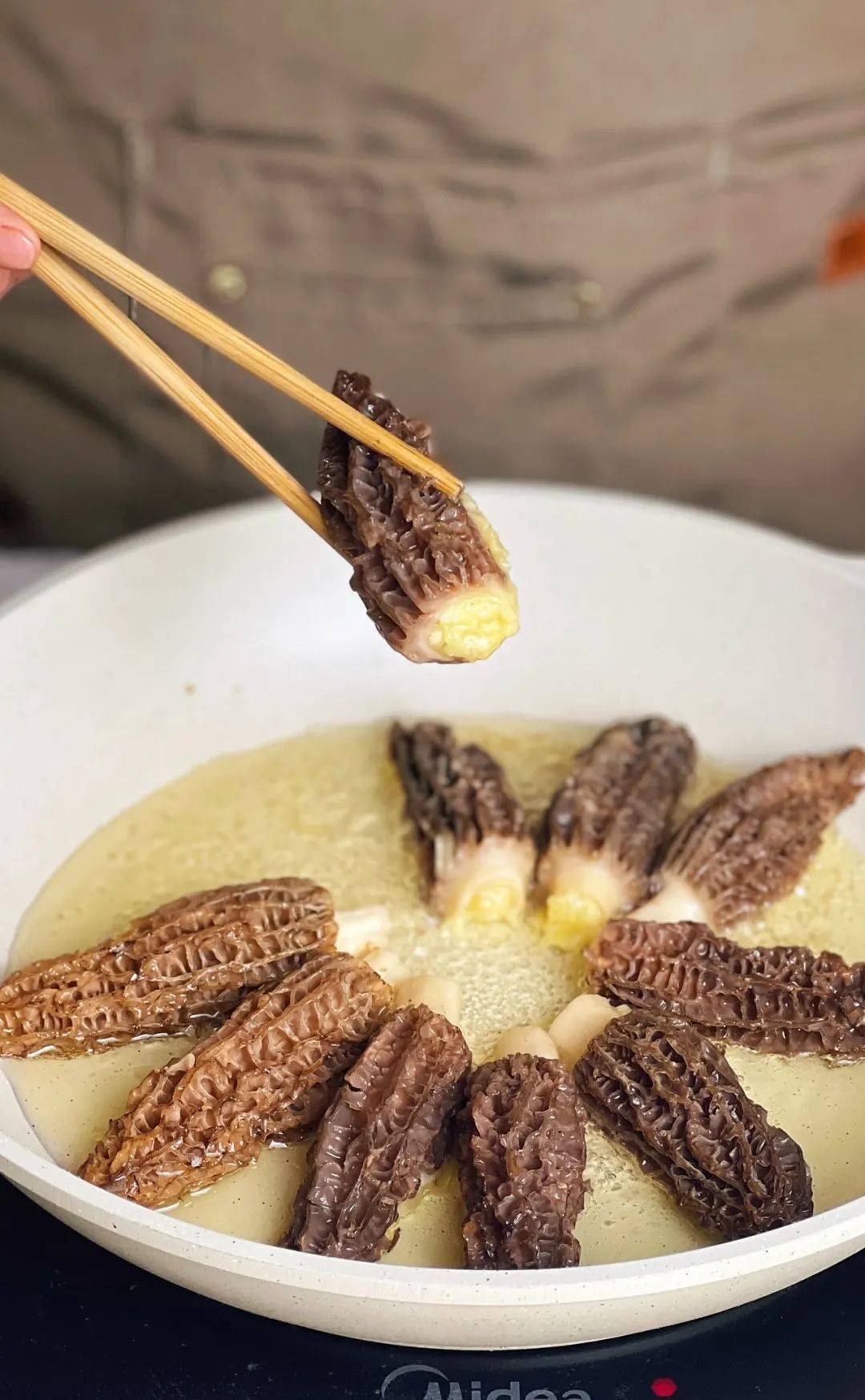 为什么云南的羊肚菌让云南人都欲罢不能呢