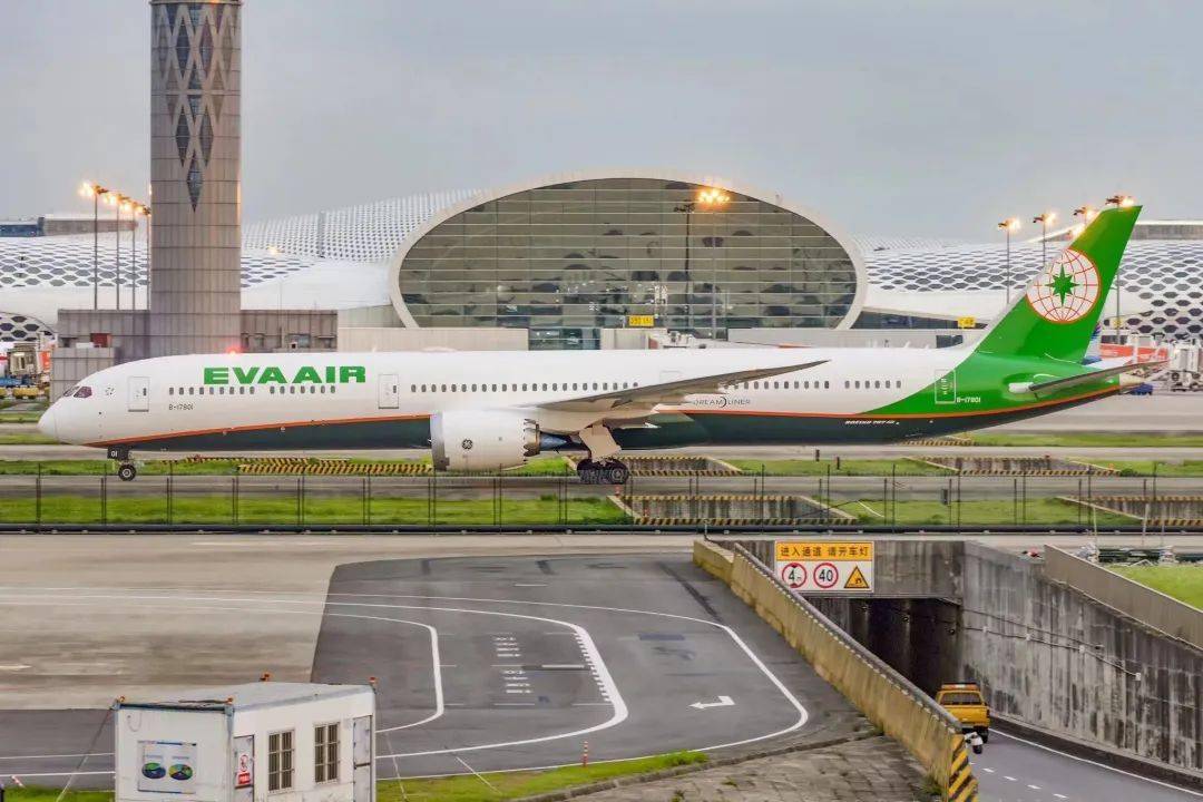 長榮航空表示,昨天br75曼谷飛往阿姆斯特丹之波音787-10航機,機身編號