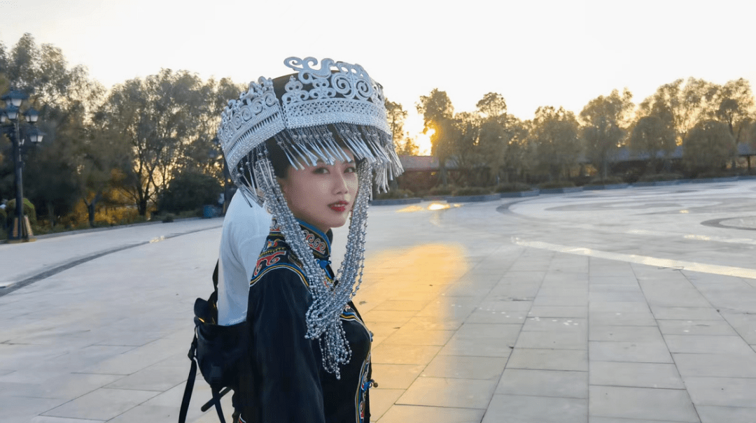 是来自大方县文广局的副局长吴姣姣那么,我们邀请的首位"出战"局长有