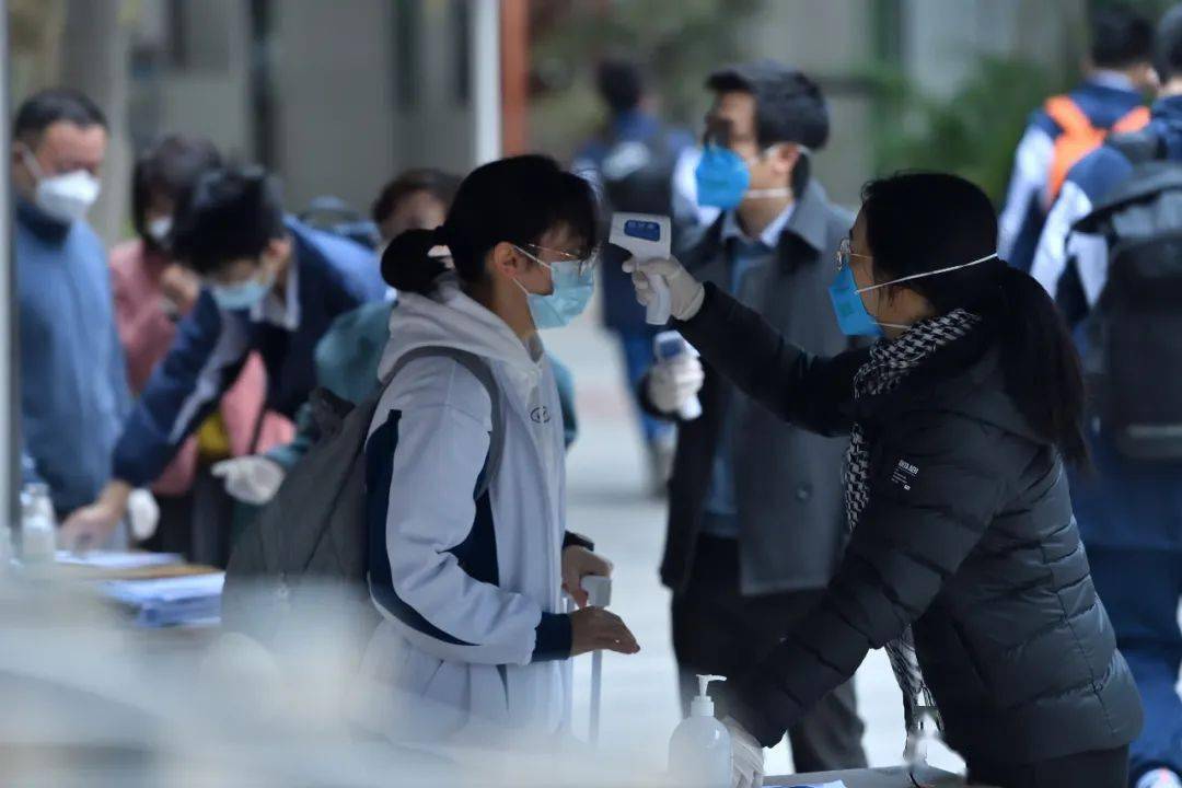 两所学校15名学生新冠阳性!都有一个共同点…