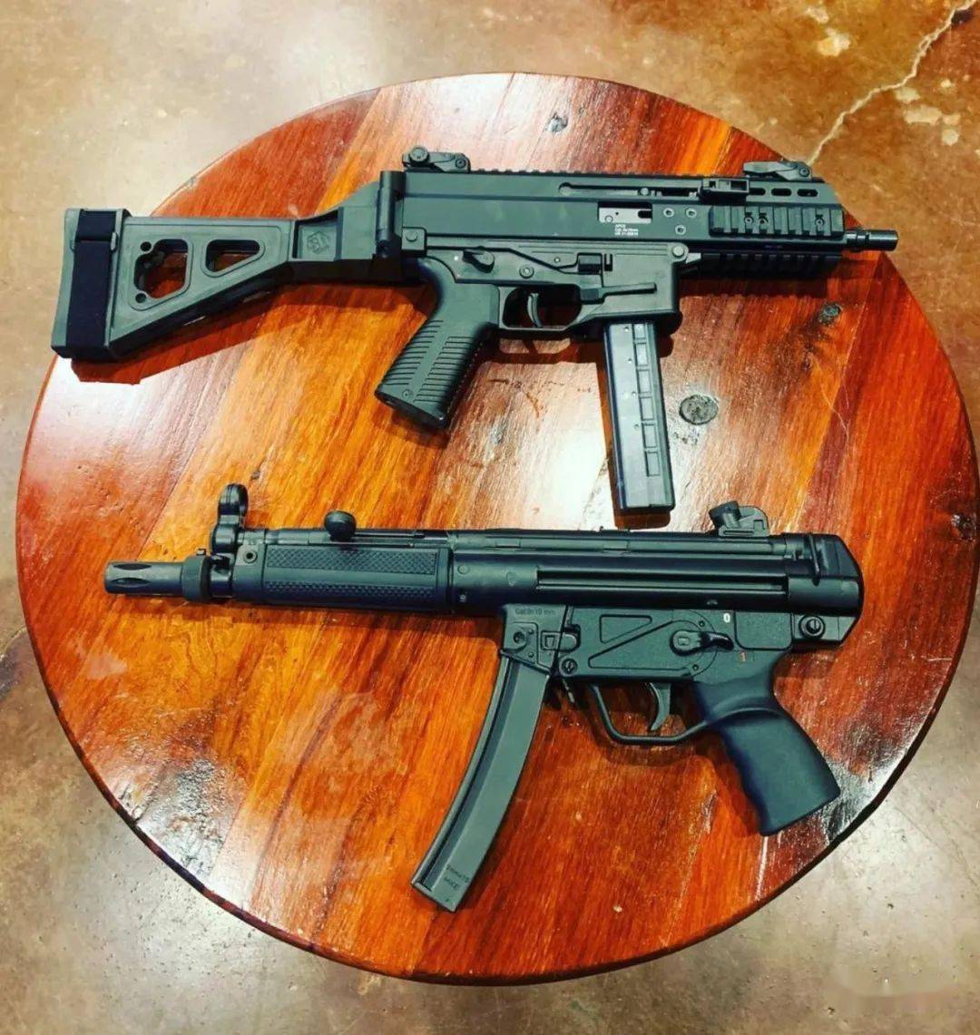 美国某枪店枪械美图远攻近击美国成年人的大玩具