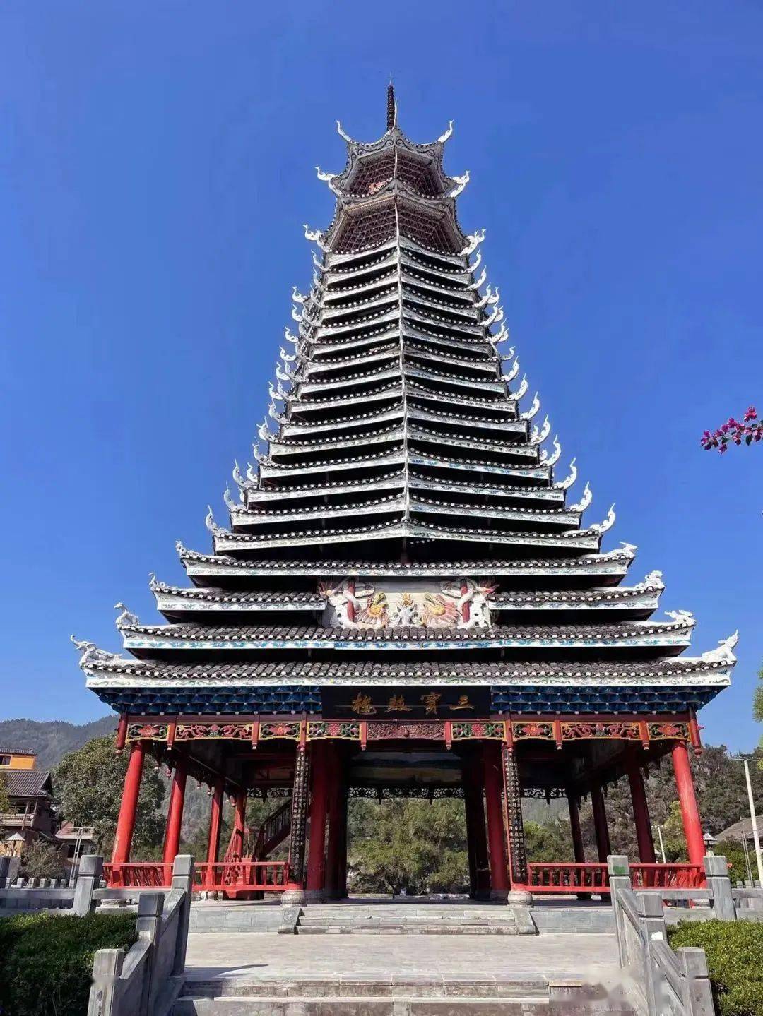 鼓楼是贵州侗族地区特有的民族建设,是侗族的重要标志.