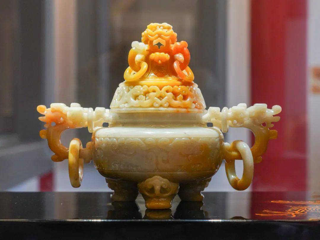 《云螭香炉》 郭功森 郭祥忍合作作品《瑞兽》 郭绍