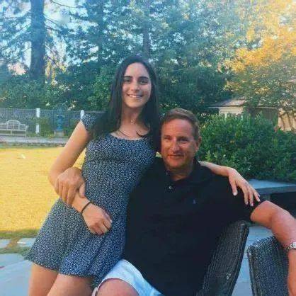 送走亿万富豪老公,又找到超豪男友,盖茨61岁新女友为啥这么混得开?