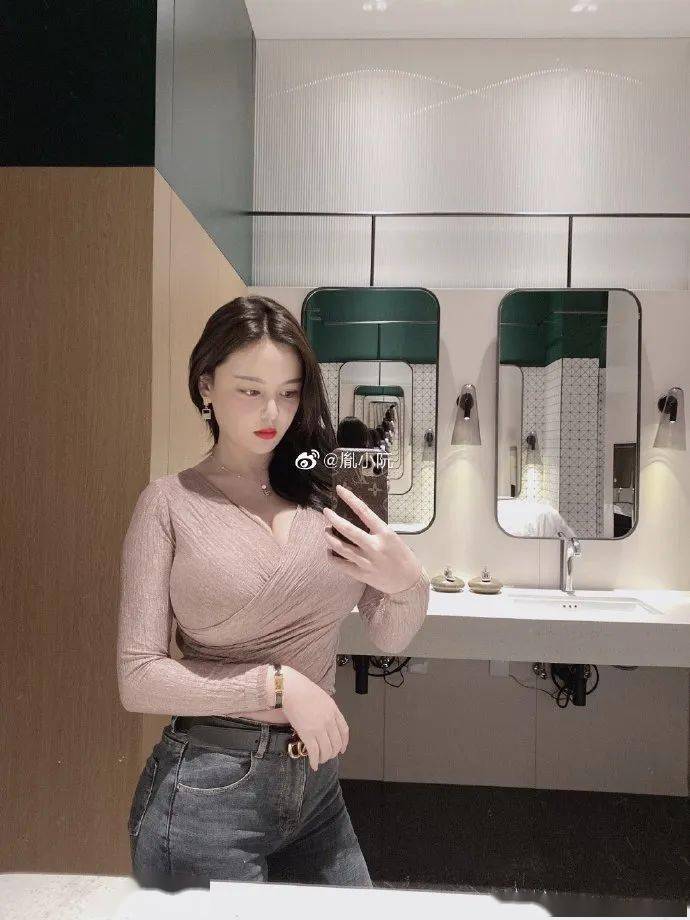 ▼▼▼▼▼▼▼▼今年25岁,来自北京大家都亲切地叫她小阮她叫@胤小阮