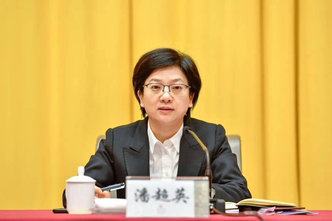 就落实会议精神,潘超英强调,"扩大有效投资,抓好重大项目"是今年嵊州