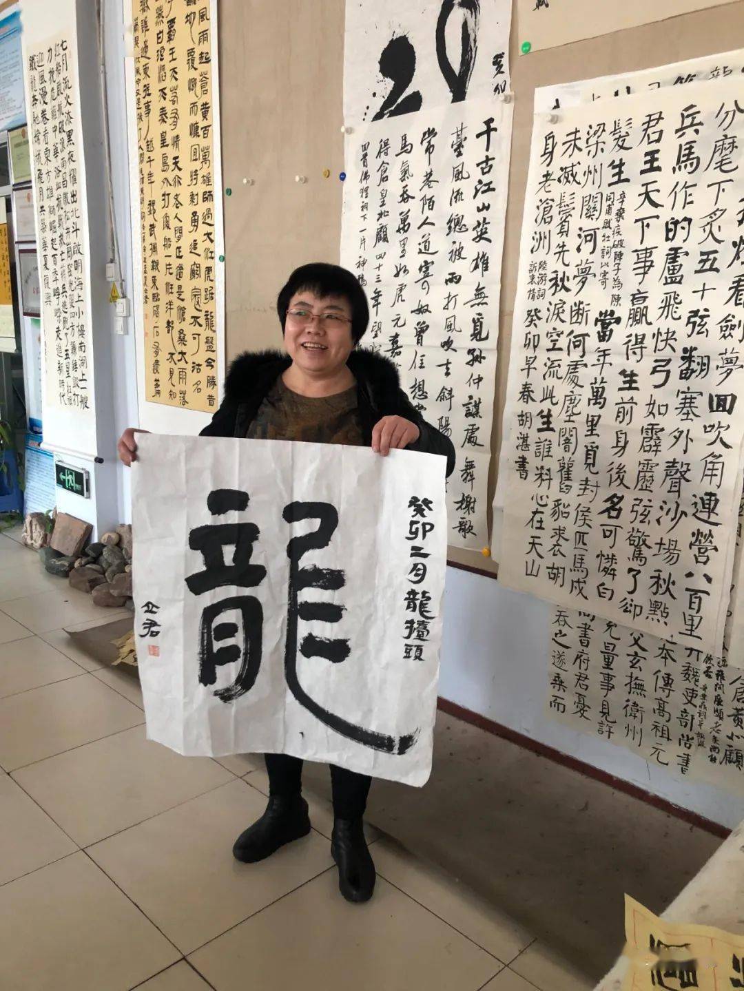 薛涛16岁入乐籍与韦皋元稹有过恋情恋爱期间薛涛自己制作桃红色小