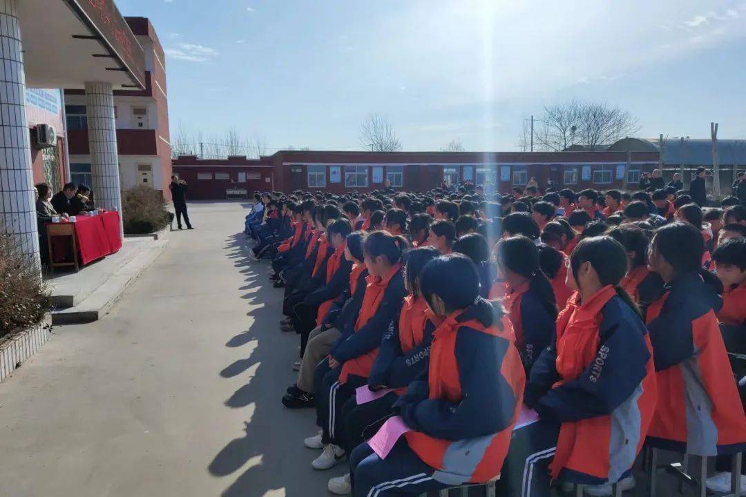 定水镇中学举行法治报告会_阳谷县_毕业生_法律