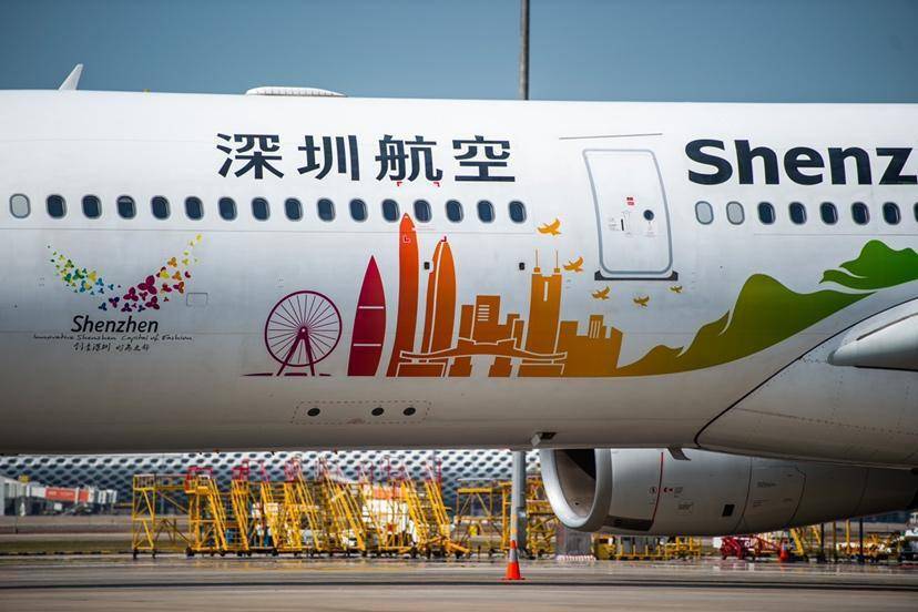 深圳航空彩绘飞机"深圳号"亮相鹏城_旅游_航线_文化