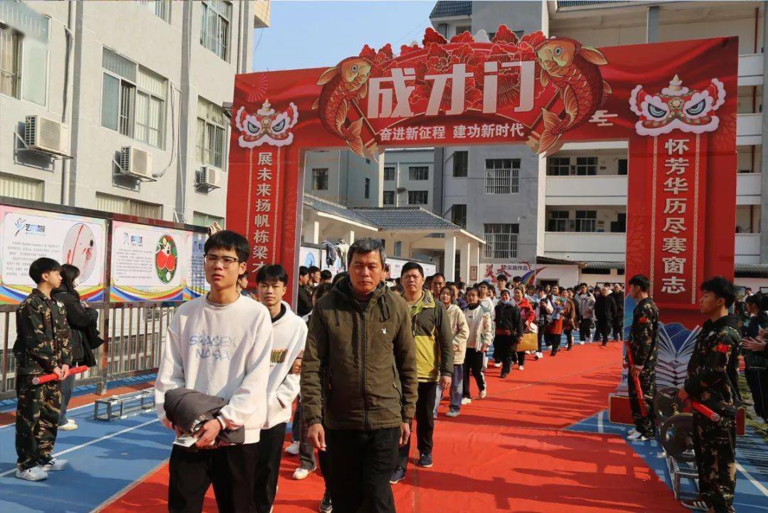 【教育振兴】天等县民族高中举行成人礼暨高考百日誓师大会_高三_家长