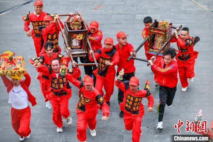 海口公众"拆军巡游"闹军坡 祭祀“岭南圣母”冼夫人