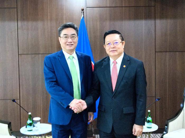 中国—东盟中心秘书长史忠俊大使会见东盟秘书长高金洪高金洪欢迎史