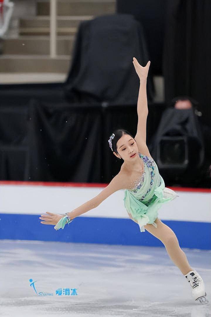 2023年花滑世青赛女单短节目比赛结束,中国选手安香怡发挥出色暂列第