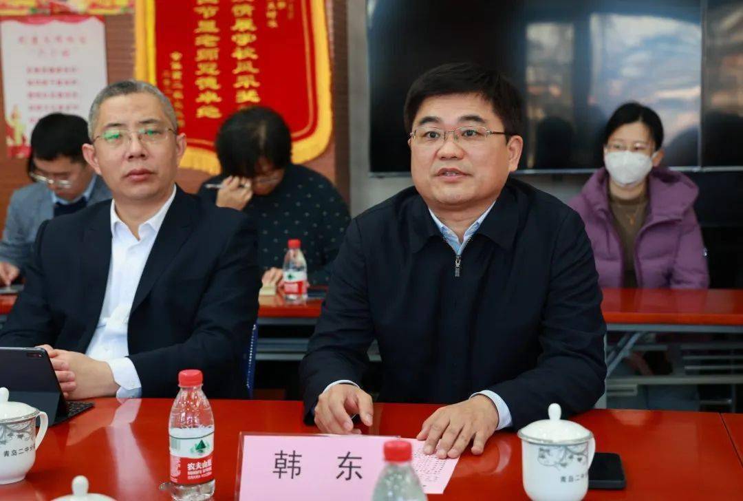 张华会长,张增惠教练,韩东副局长与法少鹏校长共同为山东省田径运动