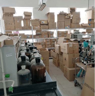 安全小贴士 | 实验室典型安全隐患(化学品存放篇)_试剂_做法_风险