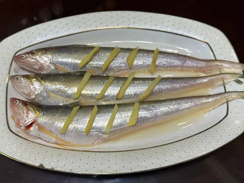 【时鲜美味】鲜刀鱼热卖中!细腻嫩滑好滋味,冷链包邮送到家!