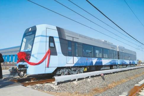 首列国产氢混合动力铰接轻轨车下线,载客量可达到236人_制造_制式