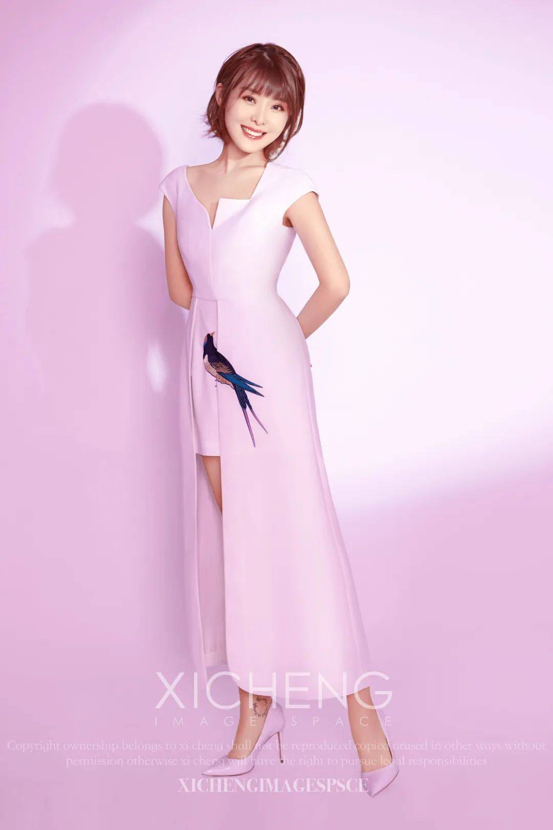 南京电视台十八频道主持人现场互动哦~亮点二:舞台精彩的文艺表演