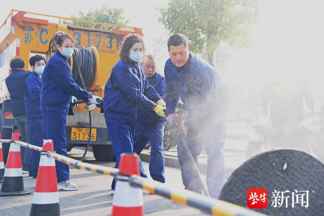 "宁可脏一人,服务千万家"雷锋精神在徐州下水道四班代代相传_全国