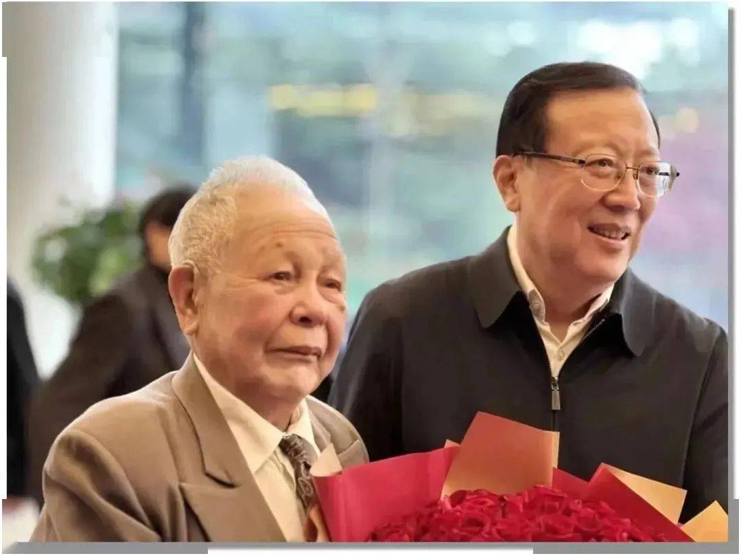 文艺批评·三栖评论 | 贺绍俊：谢冕老师的快乐哲学_手机搜狐网