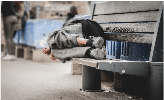 日本昔日美女演员因疫情失业流落街头,富二代为清除眼中钉将其杀害!