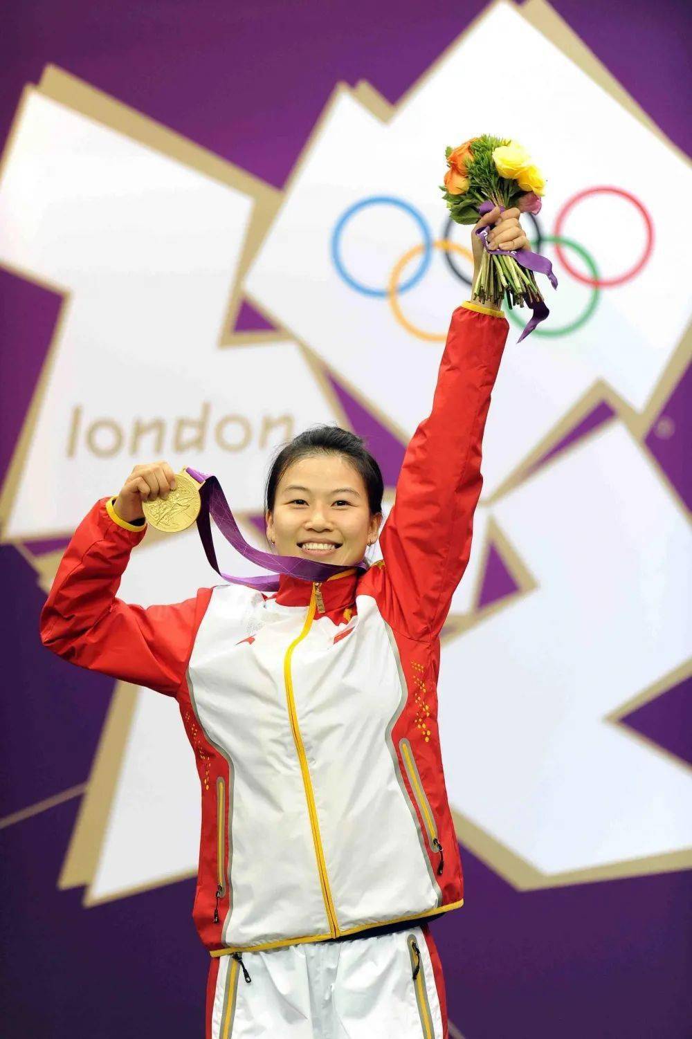 易思玲2015年6月,在世界青年举重锦标赛中,侯志慧获得女子48