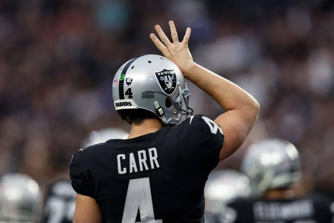 四分卫,圣徒队中原本的另外两名四分卫:安迪-道尔顿即将成为自由球员