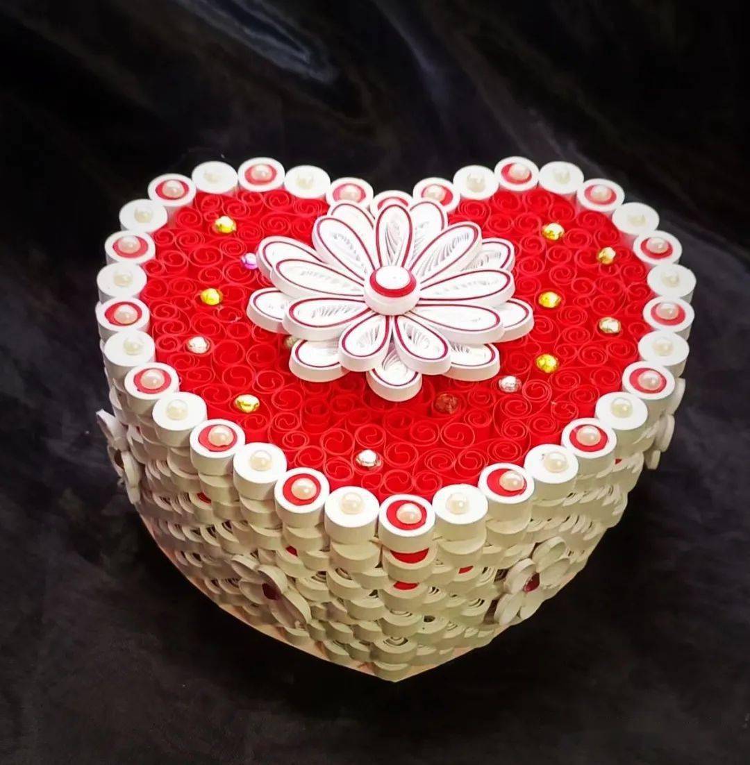 【一周精选】《衍纸盒子》《兔妈妈和兔宝宝》《立体小物》_作品_公众