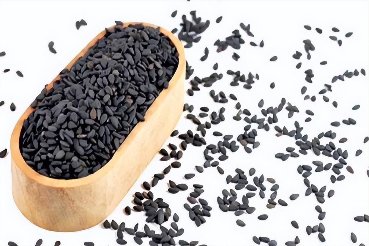 每天吃少量黑芝麻对人体有益,黑芝麻营养价值高,富含植物油,主要是不