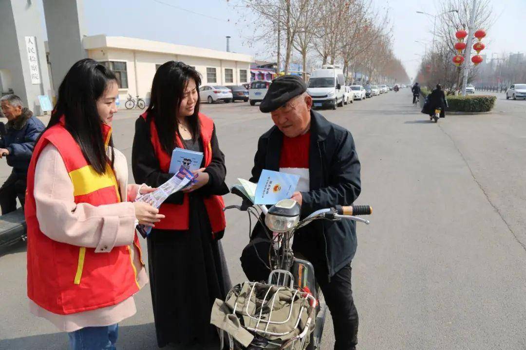 南乐县检察院开展宣传《濮阳市文明行为促进条例》志愿服务活动_群众