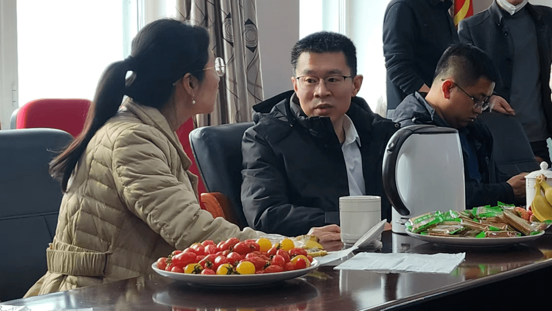 师大附中张福彦副校长与安图县教育局王海龙副局长,张洪伟校长就"1 n